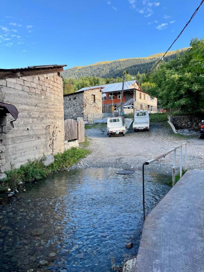Irma Beso & Aleko Khergianis Guesthouse Mestia Exteriér fotografie